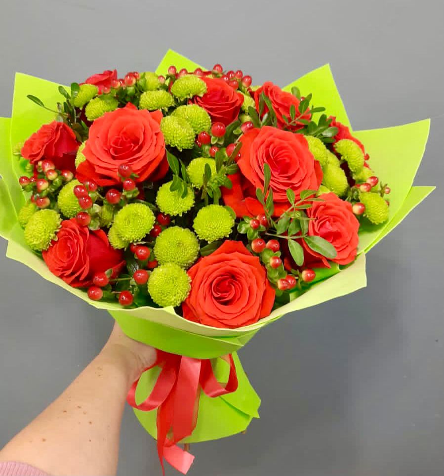 Букет цветов из: Хризантемы и Розы в Газопроводск