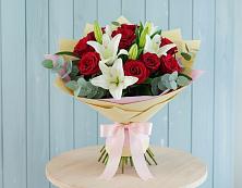 Букет цветов из:  Лилии и Розы в Газопроводск