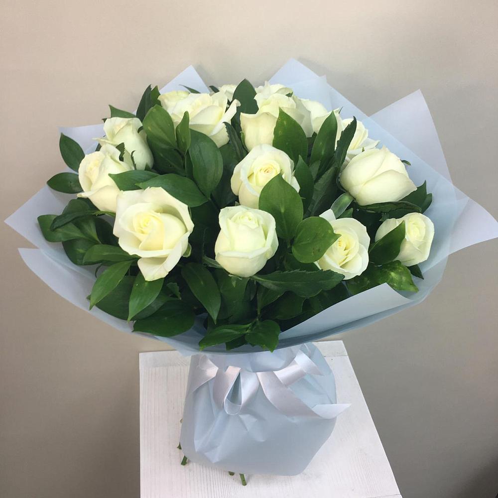 Букет 15 Белых роз Проуд в Газопроводск