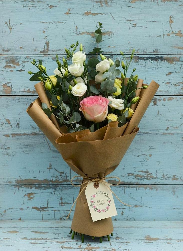 Букет цветов из: Розы и Лизиантусы в Газопроводск