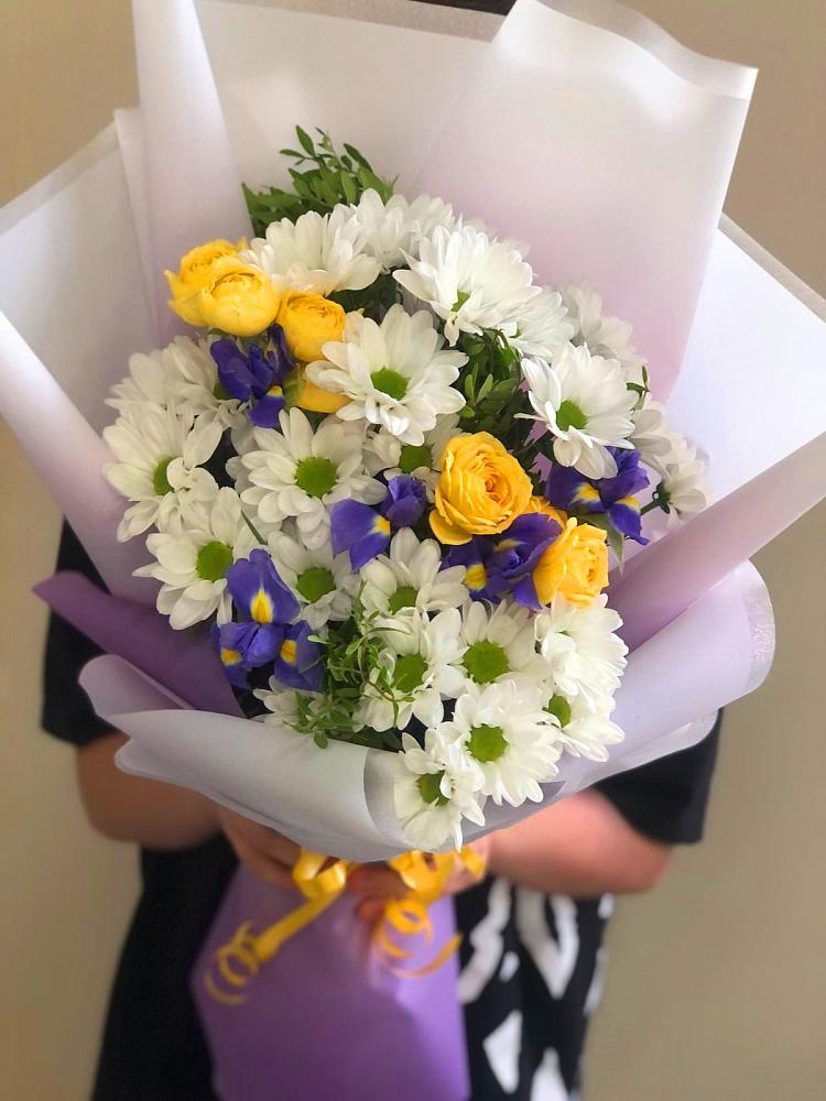 Букет цветов из: Ирисы, Хризантемы и Розы в Газопроводск