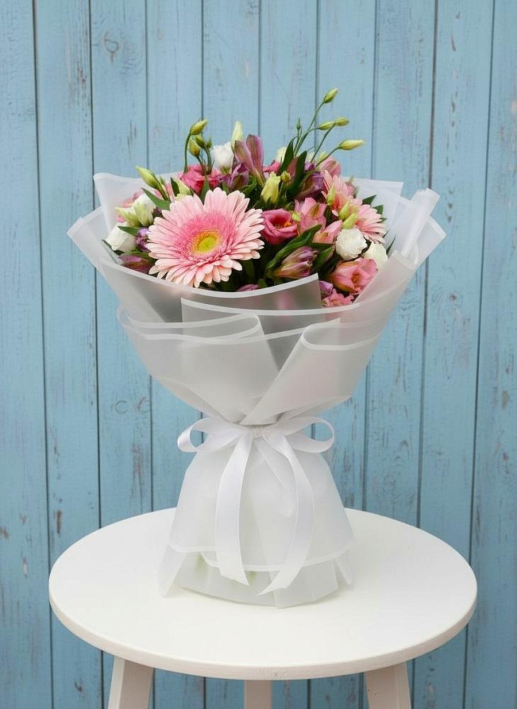 Букет цветов из: Герберы, Альстромерии и Лизиантусы в Газопроводск