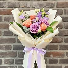 Букет цветов из:  Лизиантусы и Розы в Газопроводск