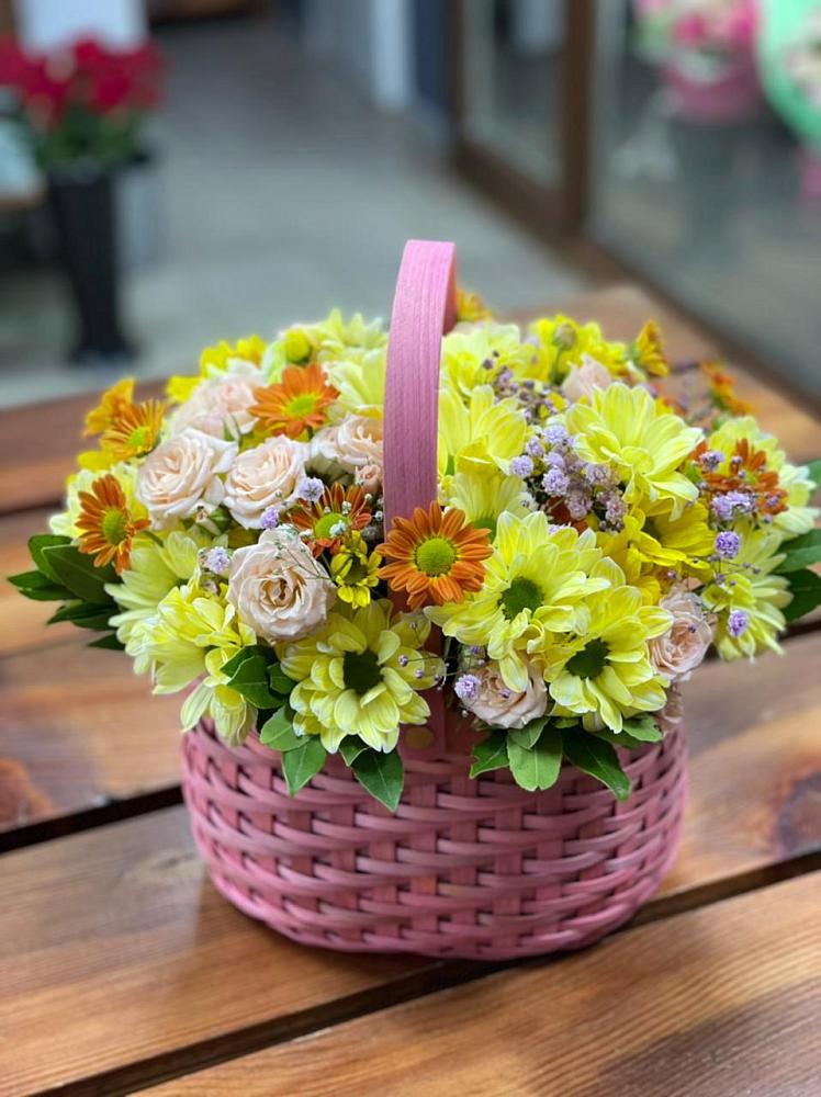 Цветочная композиция из Хризантемы и Розы в корзине в Газопроводск