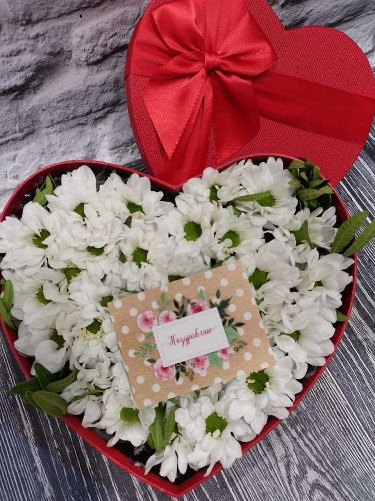 Цветочная композиция из Хризантемы в виде сердца в Газопроводск