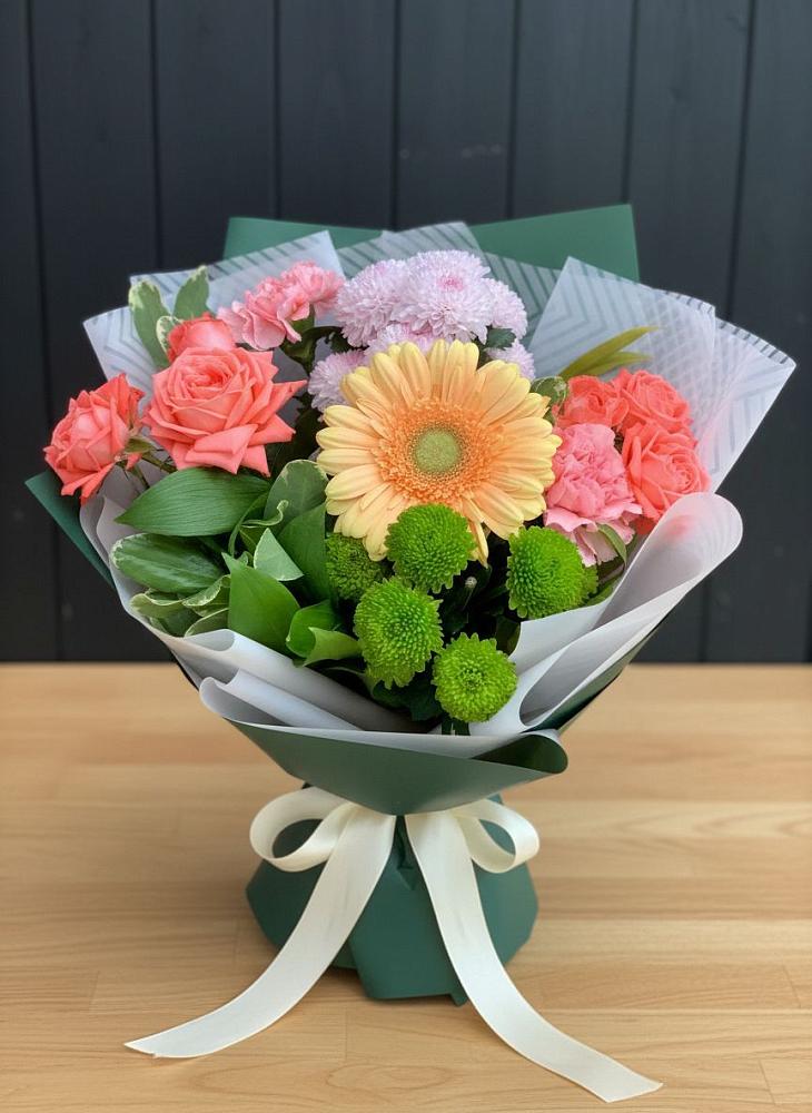 Букет цветов из: Гвоздики, Розы, Герберы и Хризантемы в Газопроводск